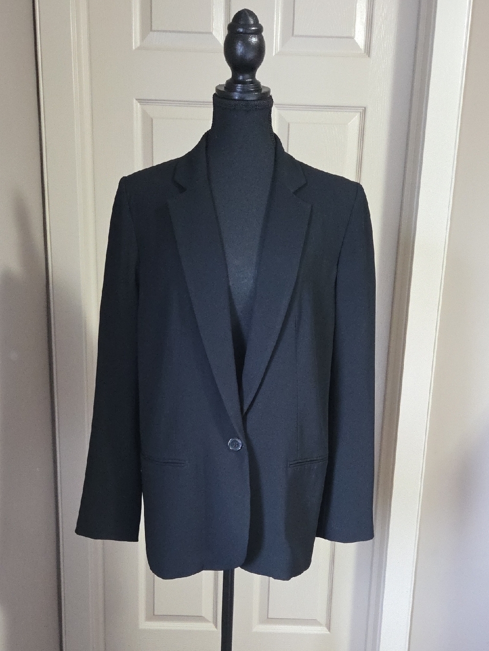 Babaton Black Single-Button Tailored Blazer